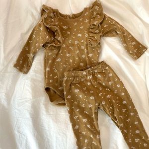 Jamie Kay Golden Floral Set